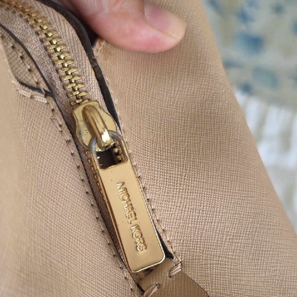 Michael Kors Savannah Large Satchel - Picture 13 of 15